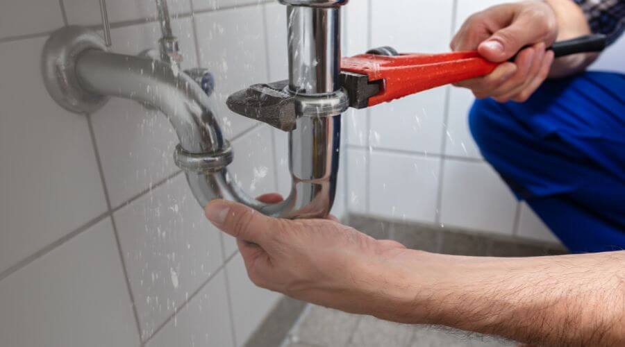 Expert burst pipe repair services in Enochs, TX